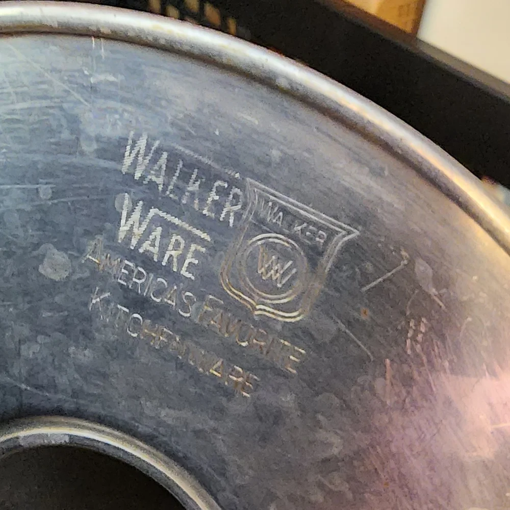 WALKER WARE EUC ALUMINUM 2 PIECE TUBE PAN